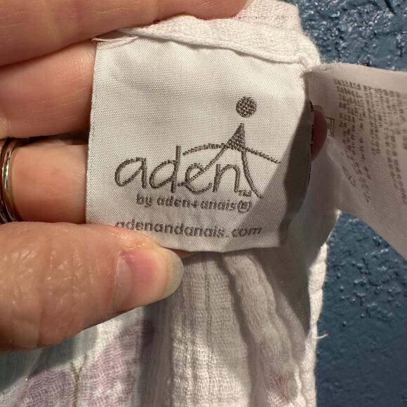 aden Gauze Blanket Swaddle Baby Girl Butterflies Pink Purple - Picture 7 of 8